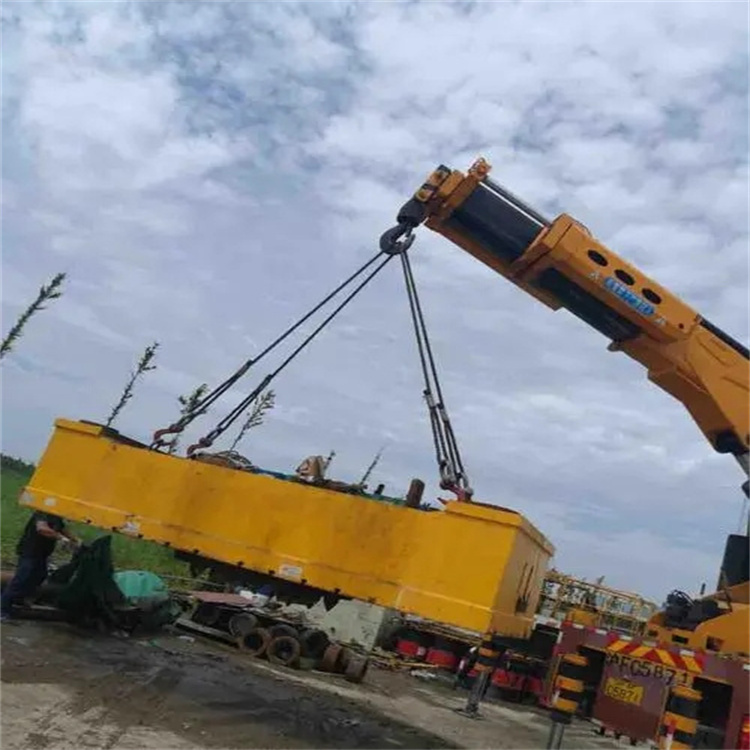 宜都吊运集装箱的吊车